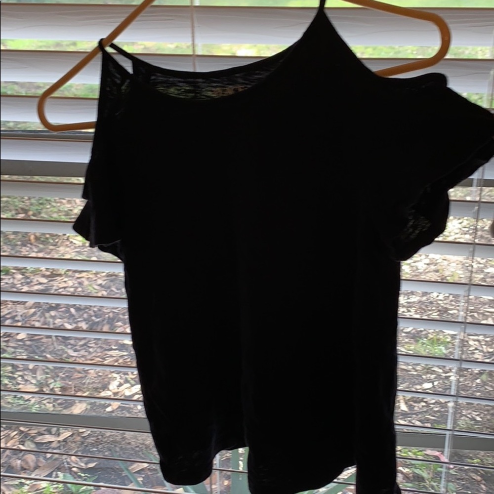 Shoulder less shirt